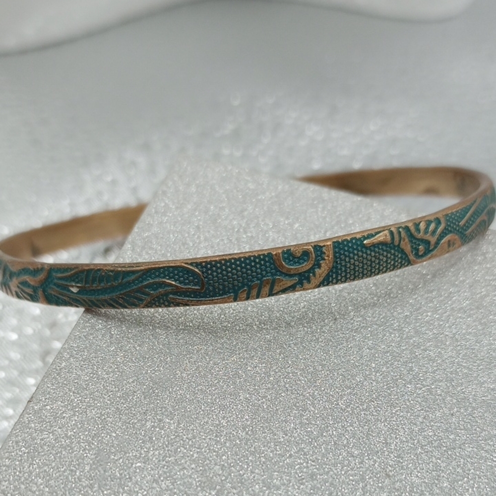 Elegant Gold Tone and Green Bangle Bracelet B302